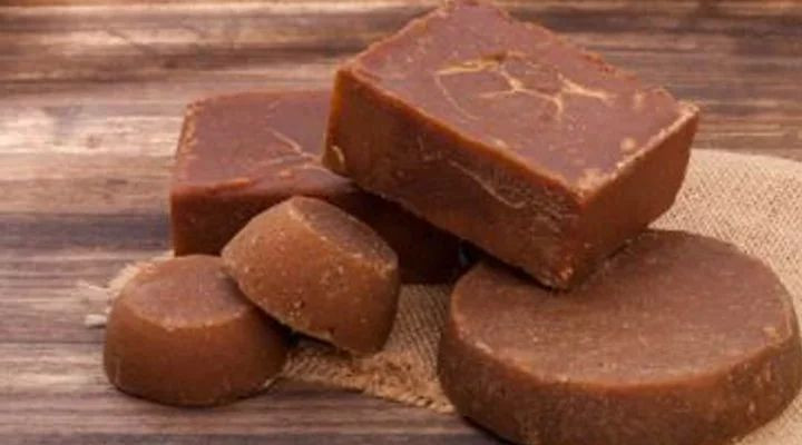 শীতে সুস্থ থাকতে পাতে রাখুন গুড়